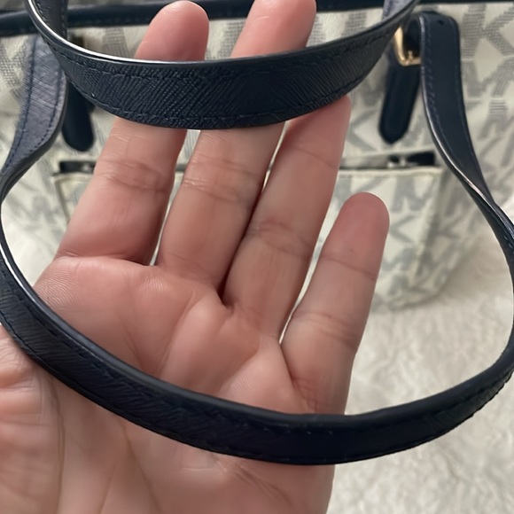 Michael Kors white and navy small tote purse - Picture 6 of 8